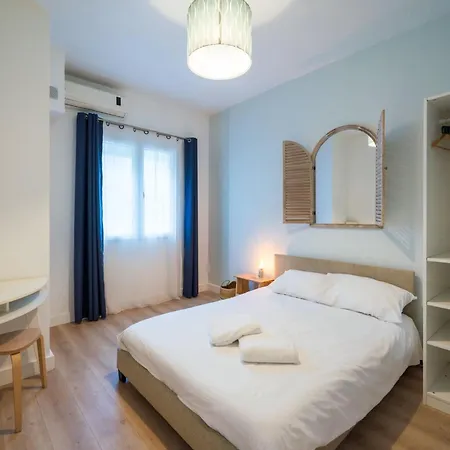 Cote Sable Ambiance Bord De Dans Le Centre Antibes