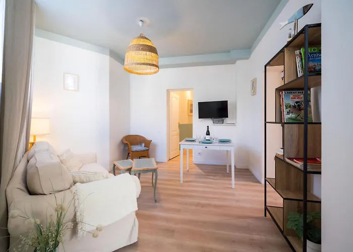 Apartment Cote Sable Ambiance Bord De Dans Le Centre Antibes