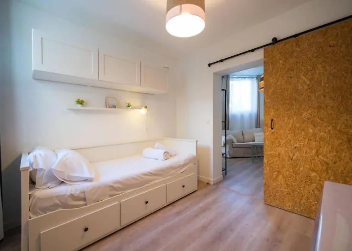 Cote Sable Ambiance Bord De Dans Le Centre * Antibes